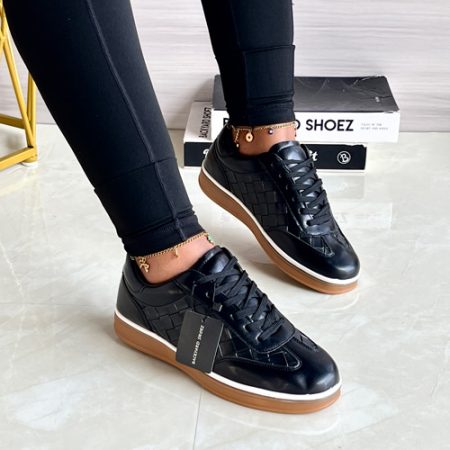 Ean Black Sneaker