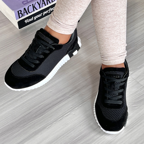 Eryethia Black Sneaker